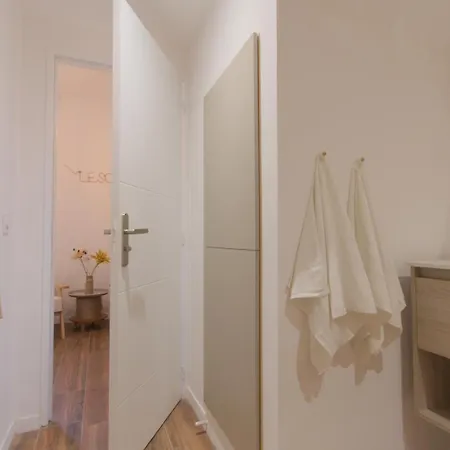 Le Soyeux - 100m De La Gare & Parking Prive Apartment