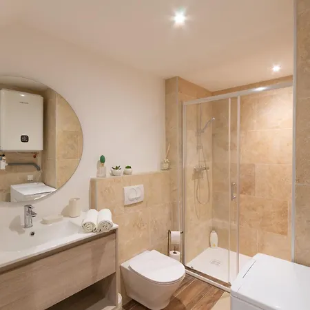 Le Soyeux - 100m De La Gare & Parking Prive Apartment *