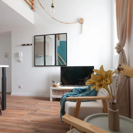 Le Soyeux - 100m De La Gare & Parking Prive Apartment